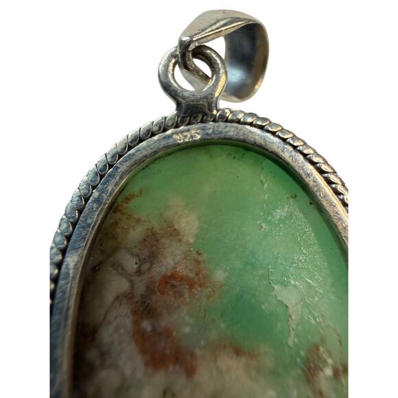 925 Sterling Silver Natural Green Chrysoprase Oval Pendant - Picture 3 of 3